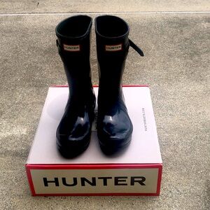 Women’s Original Short Gloss Hunter Boot in Navy Size 9 US Size 7 UK